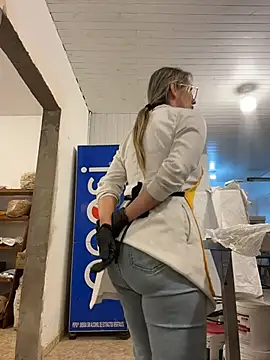 gatitacarlita (F milf) - Bra off and blousse