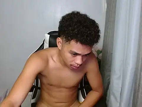 curlyasian_njxx webcam