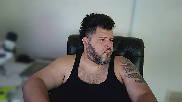 HotDominicanCum webcam
