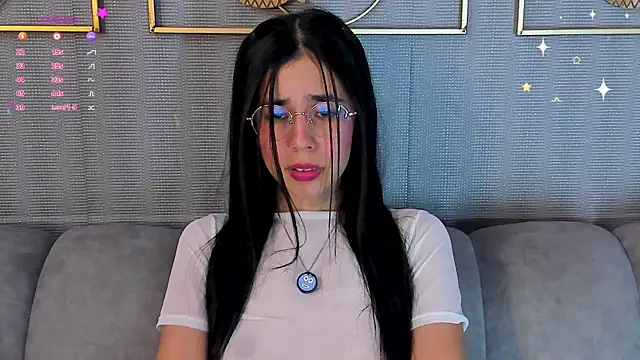 laraa_jeean (F young) - 3 fingers in my ass