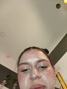 Danni_shy