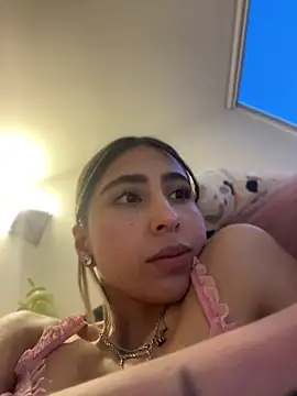ameellie (F young) - PLAY with BOOBS in TOPLESS!!!