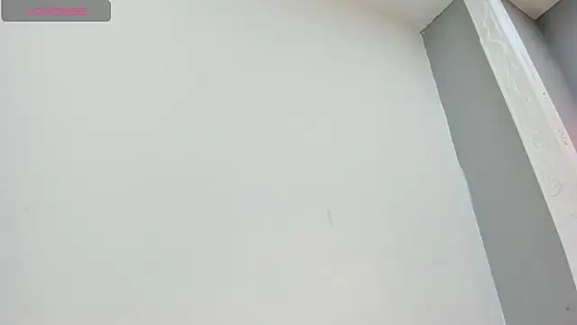 raven_love (F teen) - Open pussy close to cam