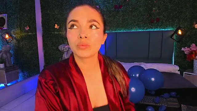Kiaraa88 webcam