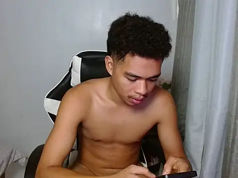 curlyasian_njxx webcam