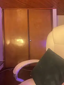 Cloe_pink1 webcam