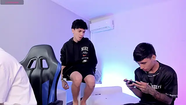 Handsomeboyss19 webcam
