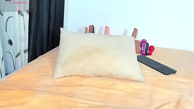 CREAMY_BUBBLEGUM webcam