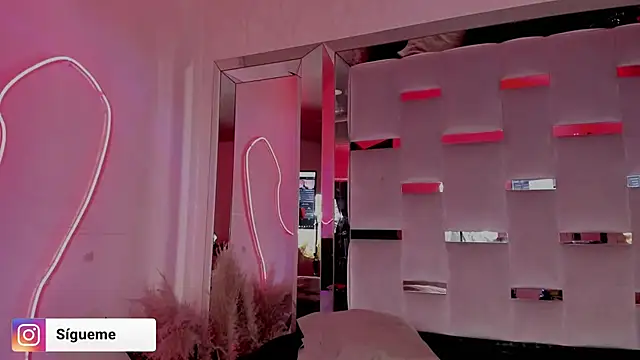 Sara_Foxx1 webcam