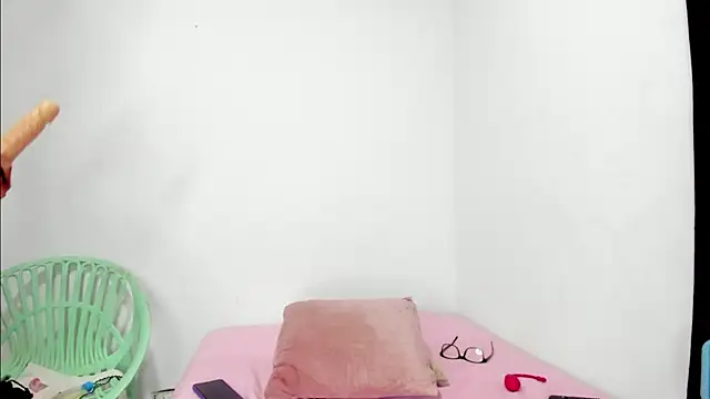 Olivia_Stevens webcam