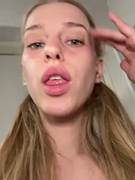  kira_mia chat room