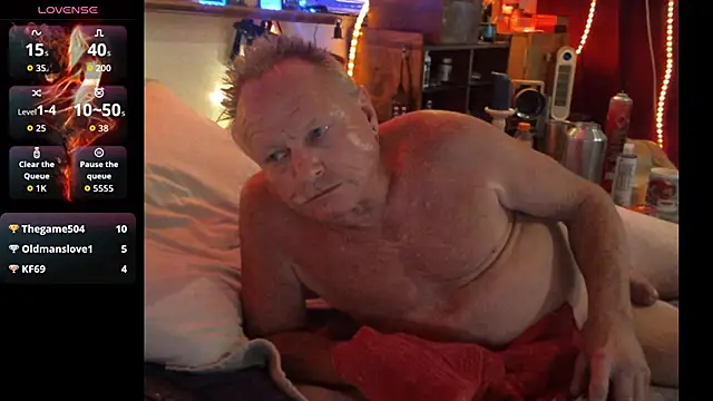 Pussyeat2please webcam
