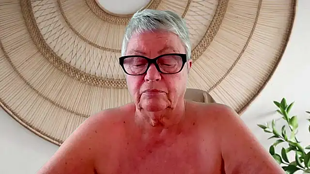 Mystery-Grandmother webcam