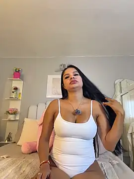 Elara_Luxe webcam
