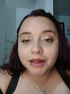 CURVY-HORNY webcam