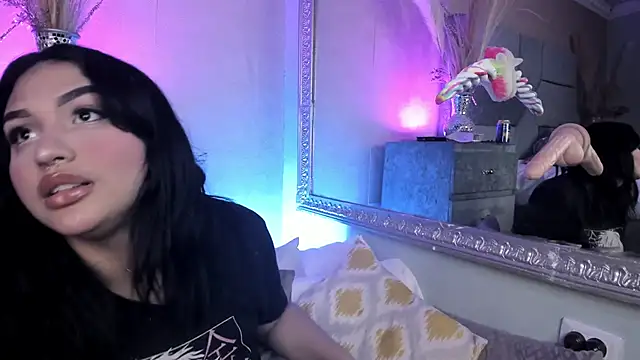 NaomySakura webcam