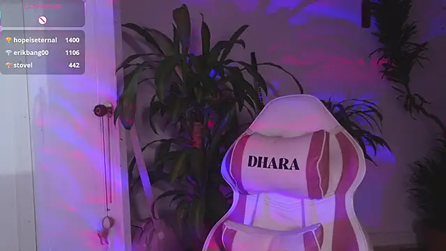 bri_von_dhara__ webcam