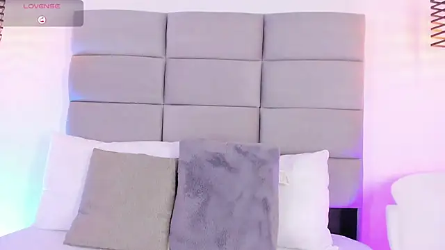 SensuallJenn webcam