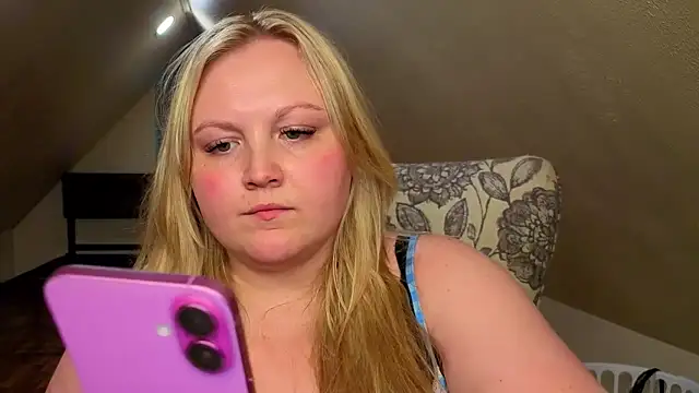 PhatAssBlond webcam