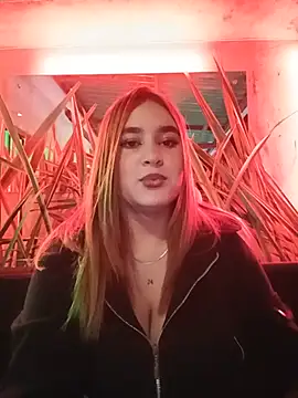 katty_42 (F teen) - Nipples Clamps in bar public