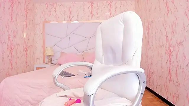 Emily_Whinfre webcam