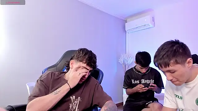 Handsomeboyss19 webcam