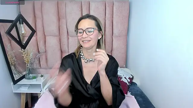Issa_Milf__ webcam