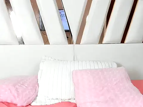 MiaKleinX webcam
