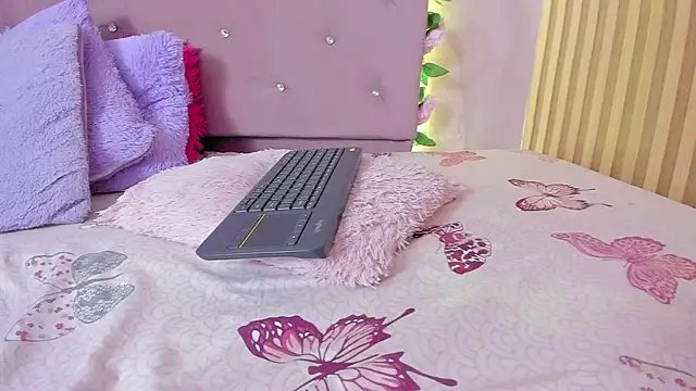 lovely__kiss__ webcam