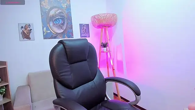 NaomiSaenz_ webcam