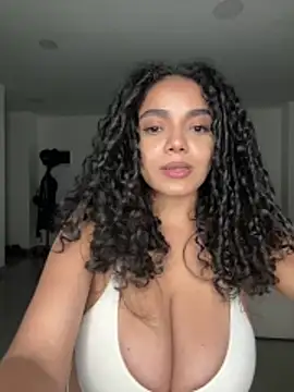 Curlyierr live sex cam