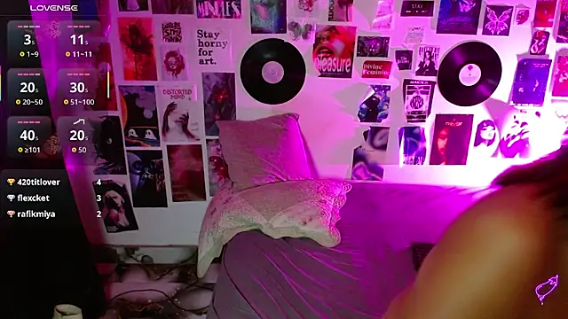 Roxy_f_w webcam