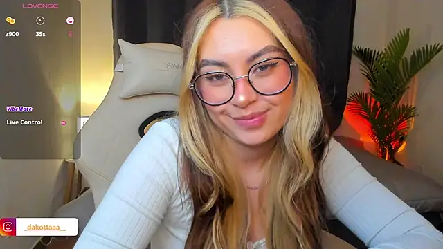 dakottaa_ webcam
