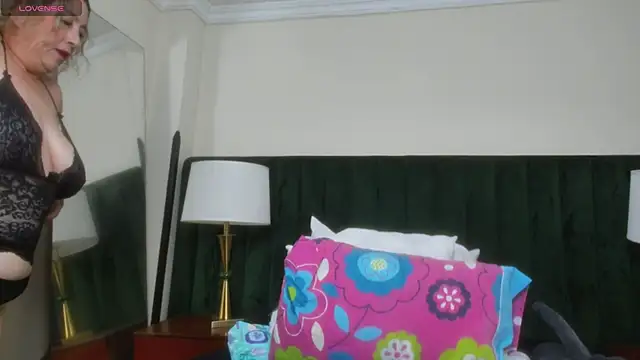 roxannesquirt - RoxanneSquirt's free webcam - UK Sex Cams
