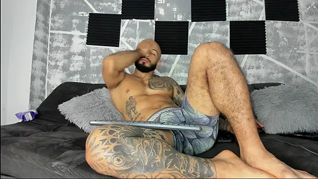 leonidas_18k - Leonidas_18k's free webcam - UK Sex Cams