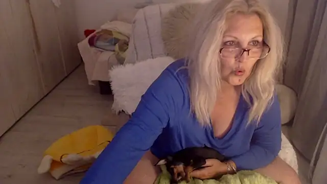 Divineblond webcam