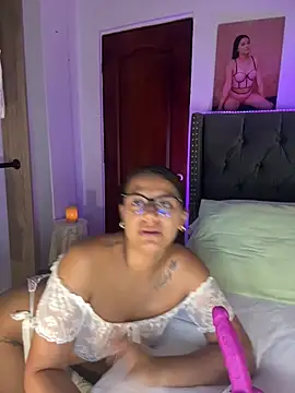 ema_zoe webcam