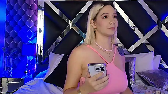 victoriaa_lee_ - Victoriaa_lee_'s free webcam - UK Sex Cams