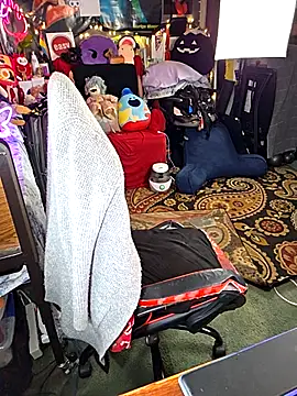 velvetdiablo (F young) - Pussy squats on your face! 😜