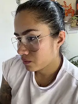 sweet__nurse1 (F young) - RIDE YOUR COCK AND CUM WITH ME 😈