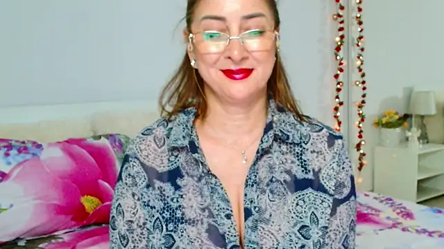 tyana40 - Tyana40's free webcam - UK Sex Cams