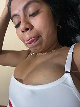 fahzinha Live Webcam on Stripchat