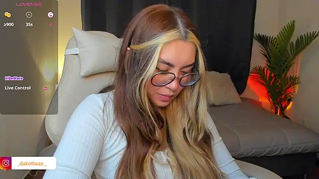 dakottaa_ webcam