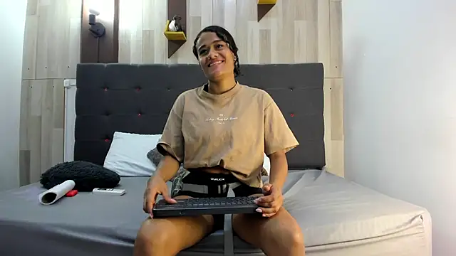 GabyRouge webcam