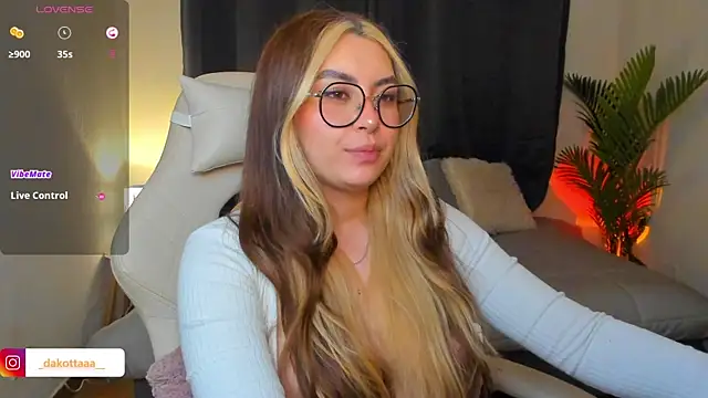 dakottaa_ webcam