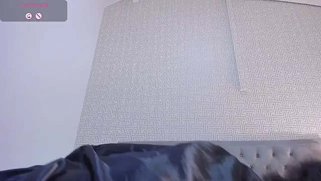 Evaa_Lunna_ webcam