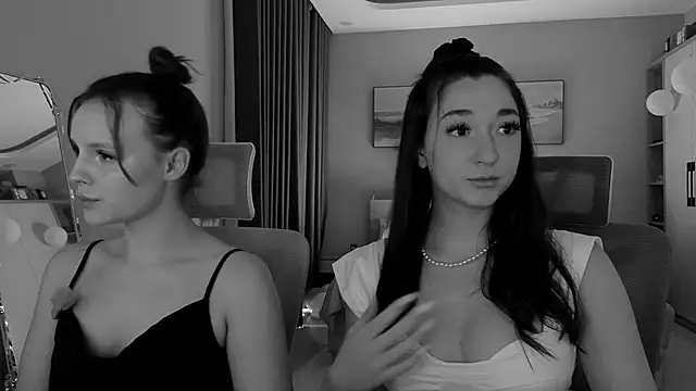 MoonkissGirls webcam