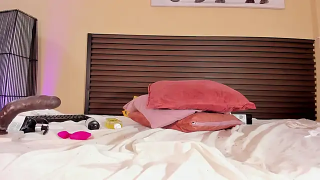 Kim_Baker1 webcam