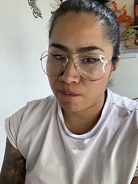 sweet__nurse1 (F young) - RIDE YOUR COCK AND CUM WITH ME 😈