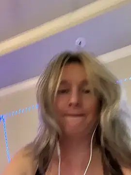 vivian_mayxxx (F milf) - 💦SQUIRT 💦Last Tipper gets 3 Videos